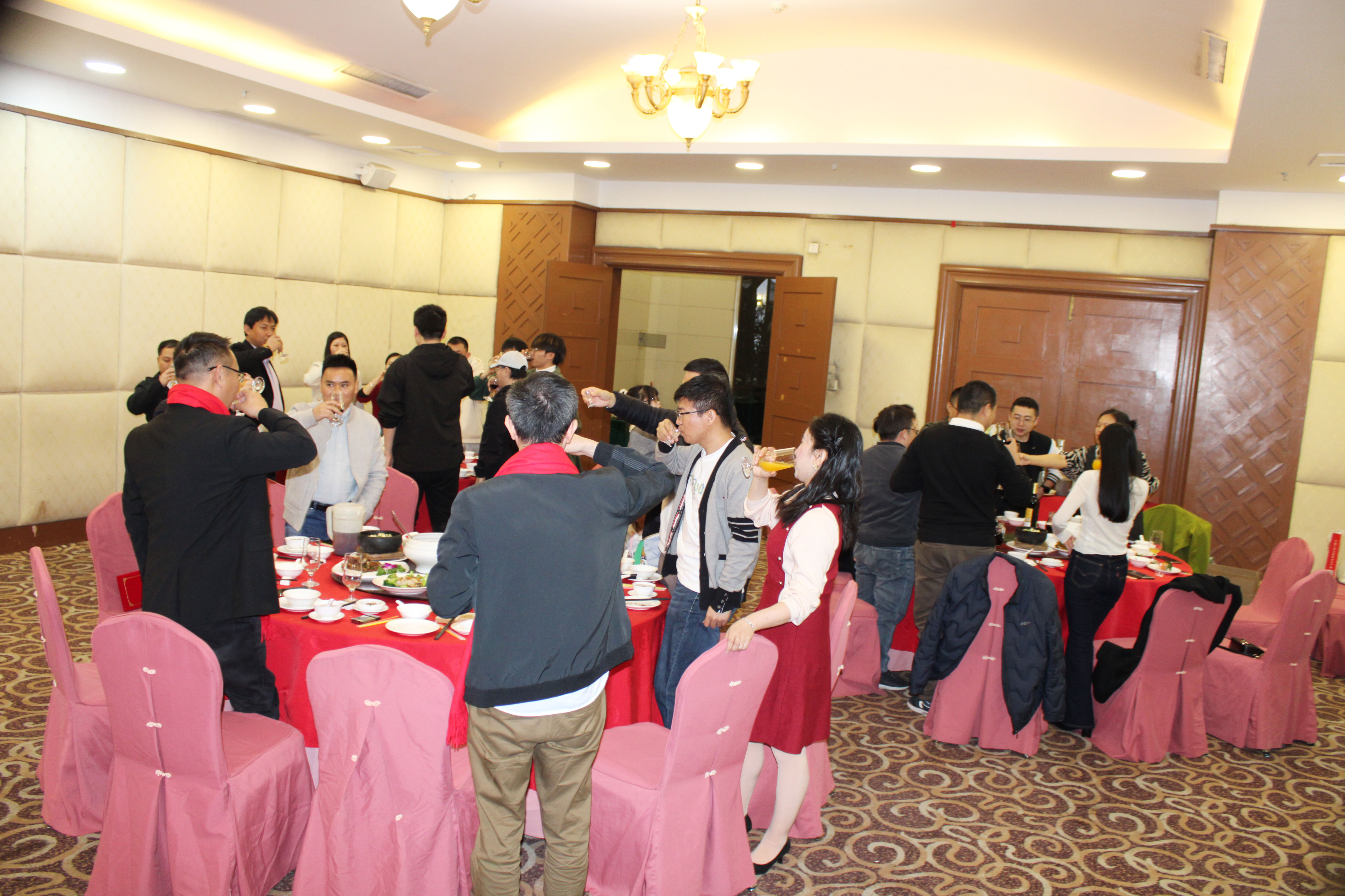 【感恩奋进 不负韶华】2024v88体育年度表彰大会盛宴(图8)