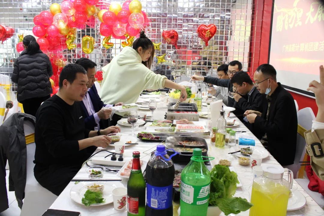 凝心聚力，蓄势待发|v88体育春日团建，让我们“轰趴”起来！(图6)