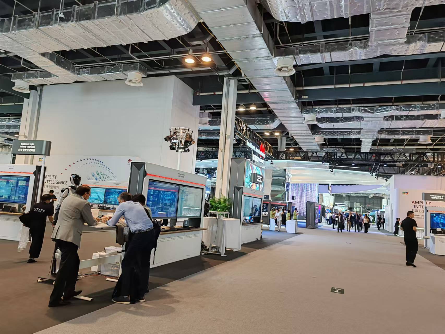 【共赢行业智能化】v88体育携手鲲鹏模组金融工控机，受邀参加华为全联接大会2024！(图6)